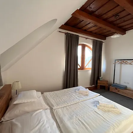 Koczor Winery & 4*