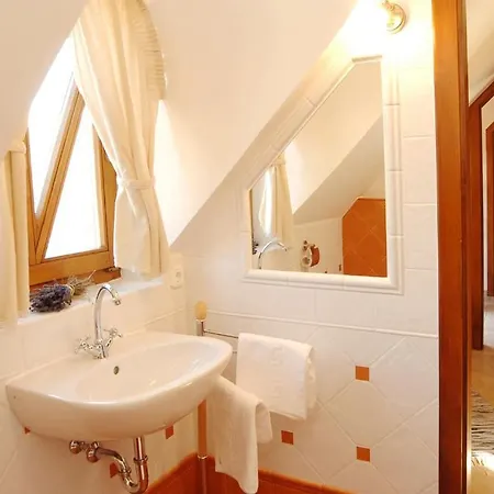 Koczor Winery & Guest house *