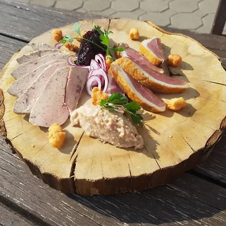 Koczor Winery & 4*