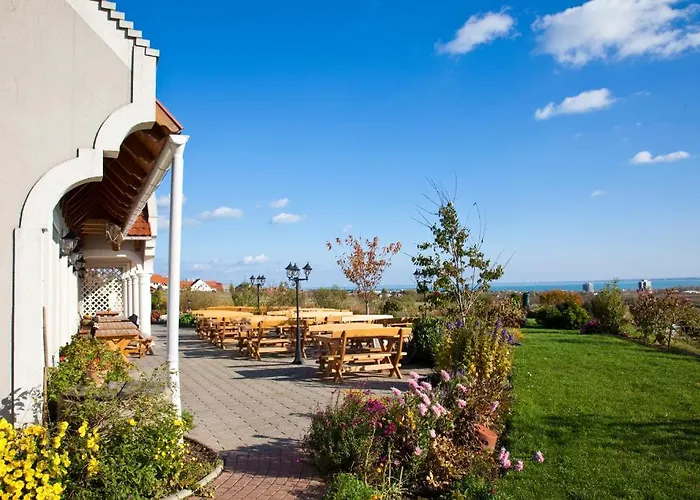 Koczor Winery & 4*